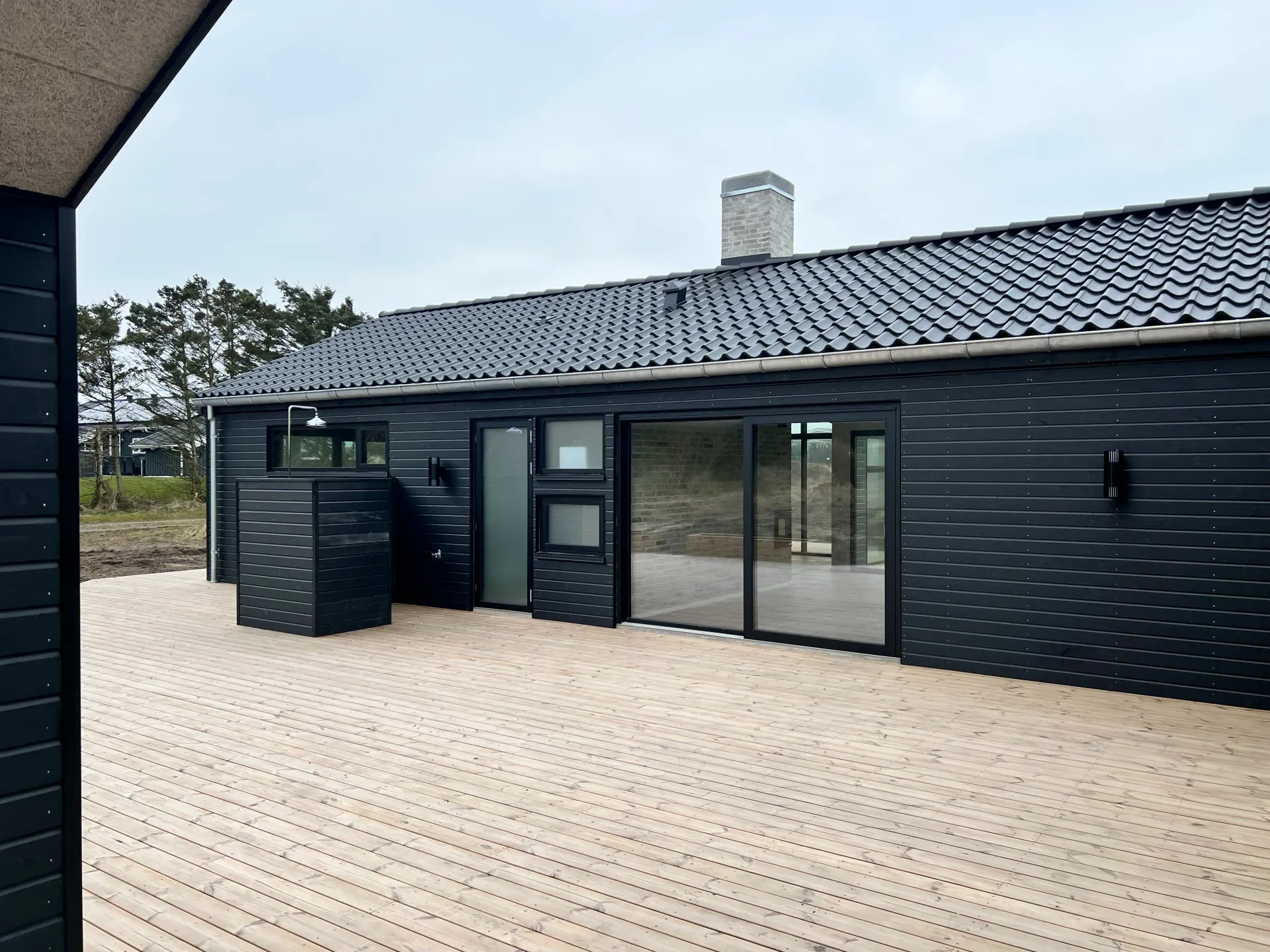 Terrasse ved sommerhus i Løkken — Arkitekttegnestuen Yderskov